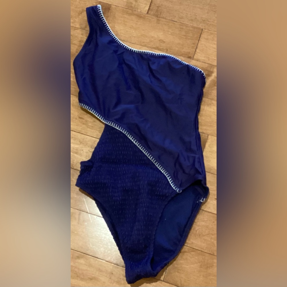 One Piece Bathing Suit, one shoulder. Size S- Juniors
